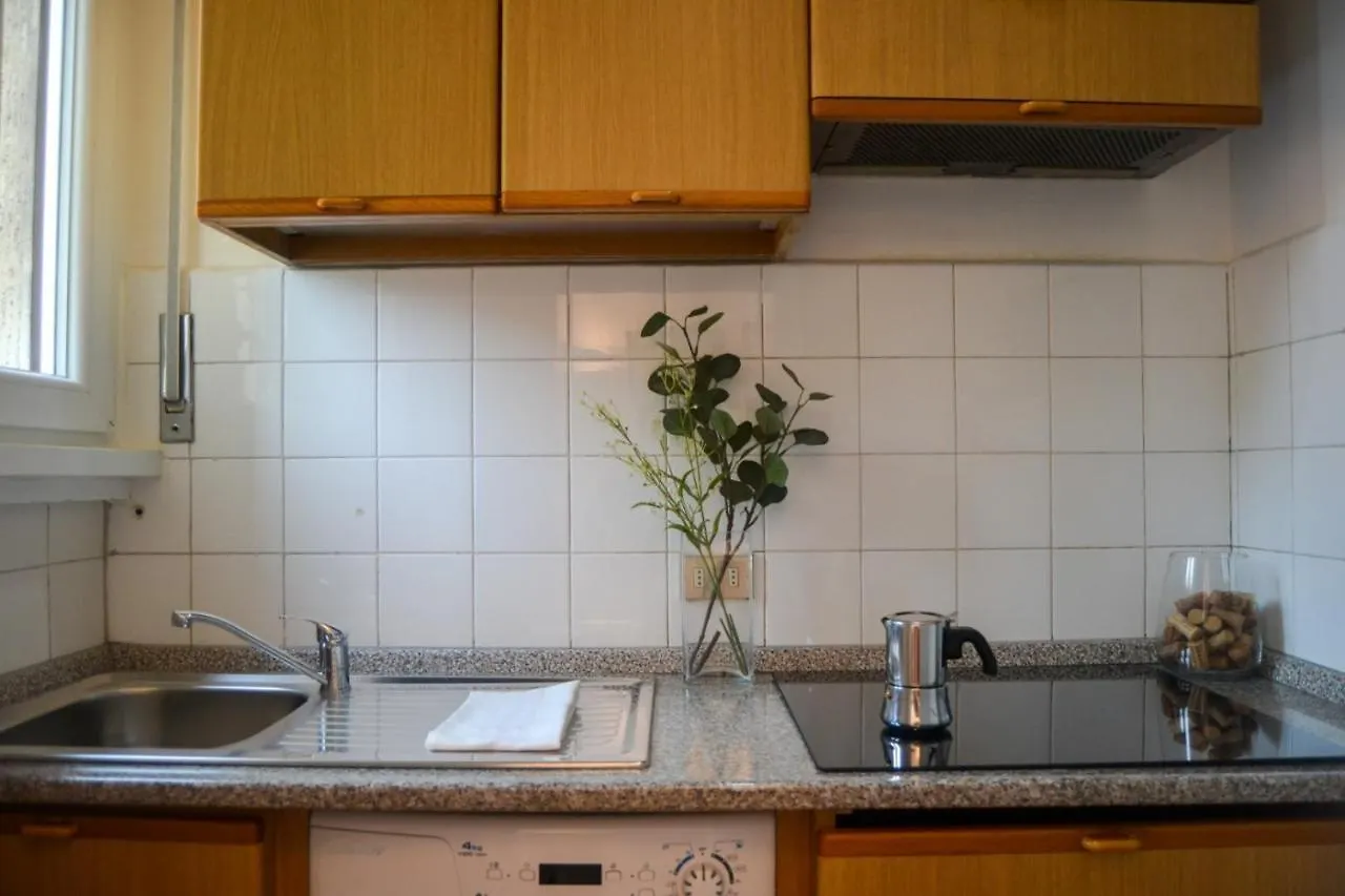 Apartment Joivy Lovely Apt For 4 Next To Bus And Metro Station Milan