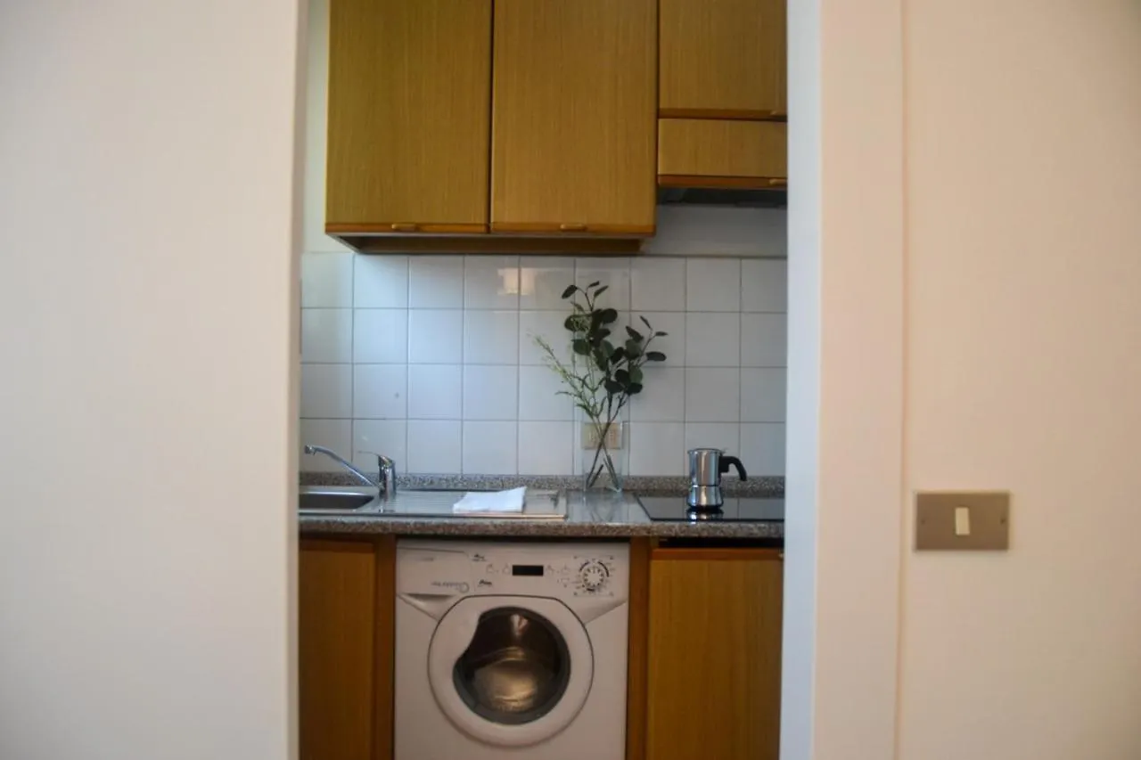 דירה מילאנו Joivy Lovely Apt For 4 Next To Bus And Metro Station איטליה