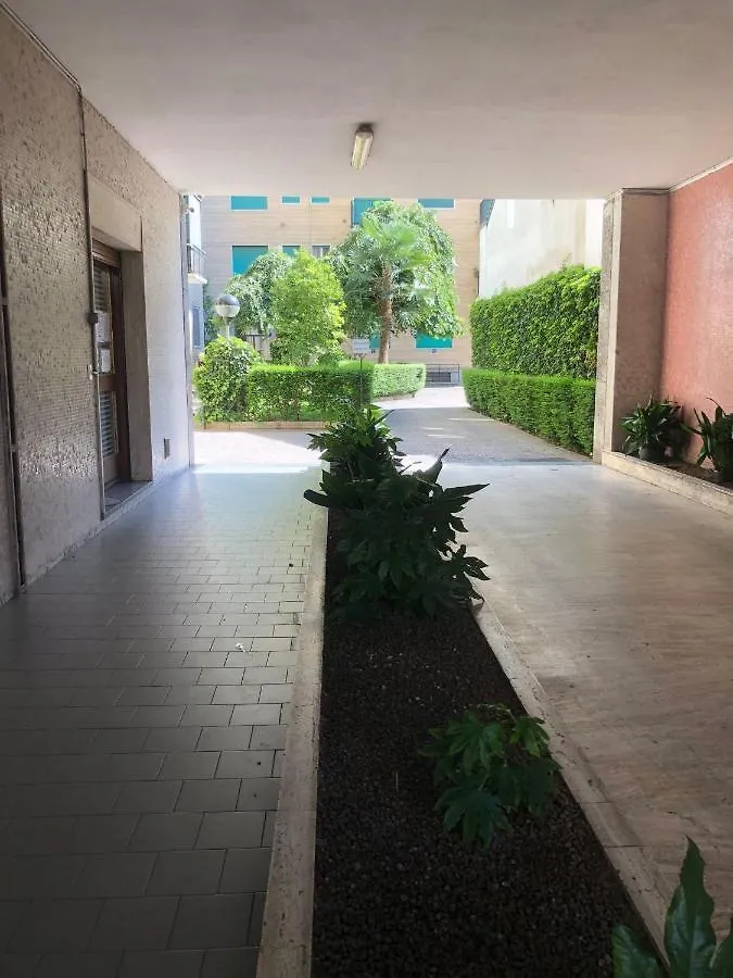 מילאנו Joivy Lovely Apt For 4 Next To Bus And Metro Station 0*,  איטליה